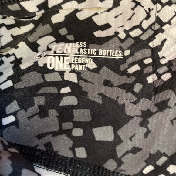 Nike Capri Leggings - Picture 3 of 4